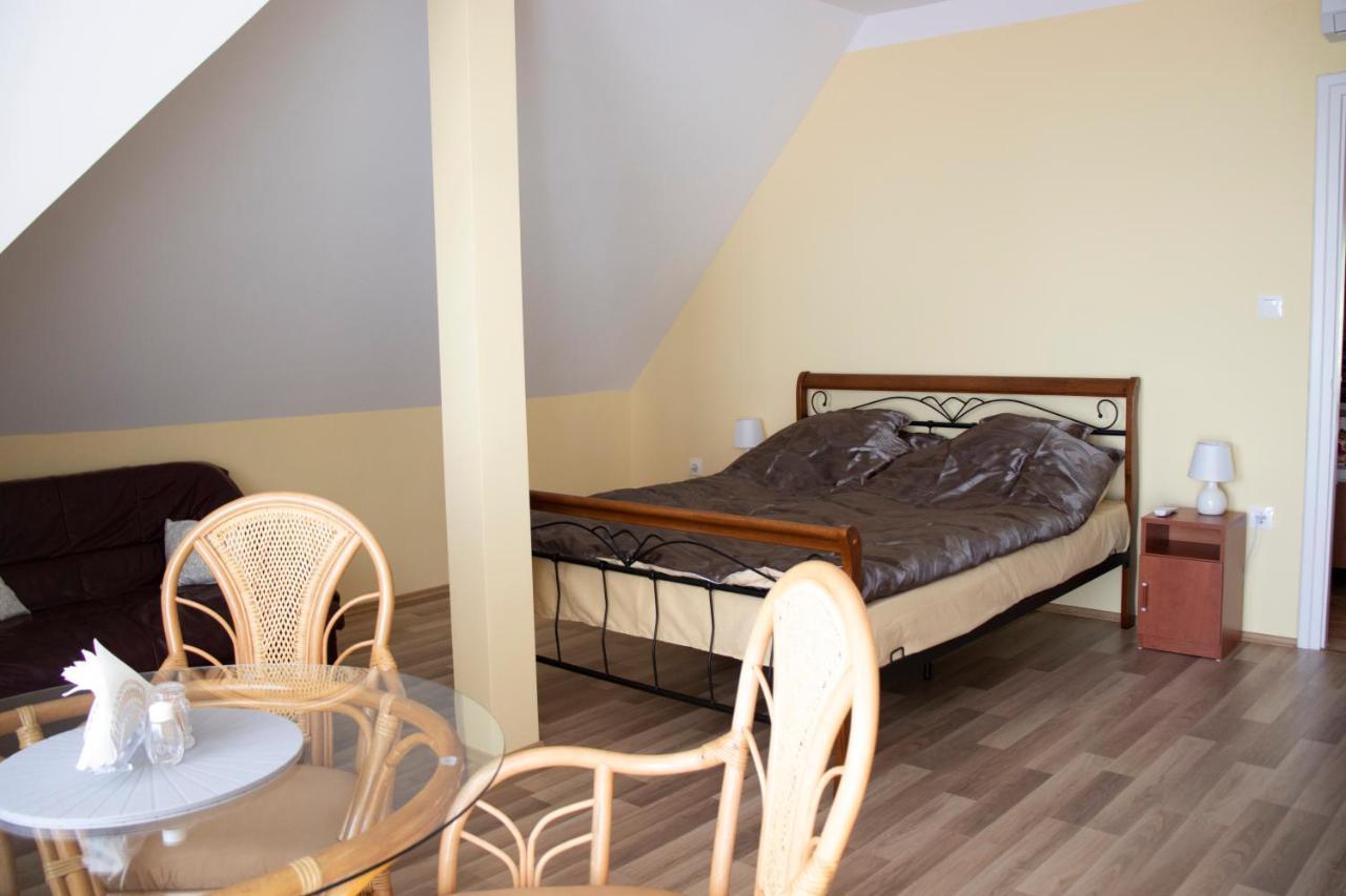 Gyöngyöm Apartman Balatonalmádi Dış mekan fotoğraf